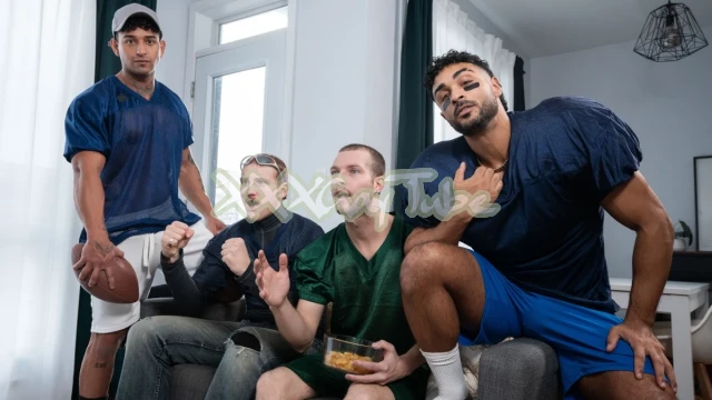 Men Bareback Quarterback Anal, Muscular Man, Short-hair, Latin, Face Fuck, Kitchen, Gay, Deep-throat