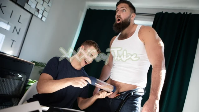 Men Unboxing MEN: Fluffer Jake Waters Chuck Conrad Full Video Porn!